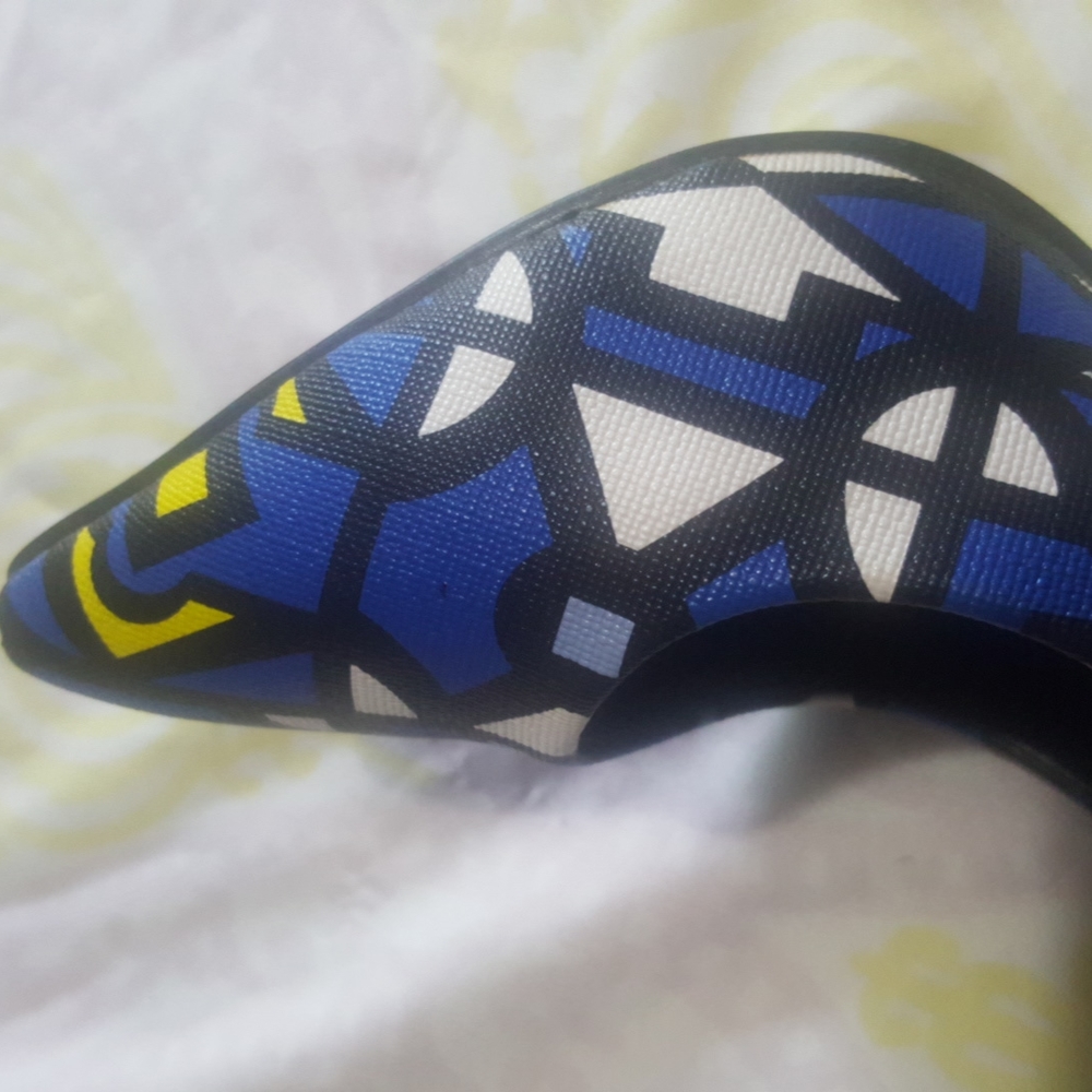 Shoes - Picture 6 of 9